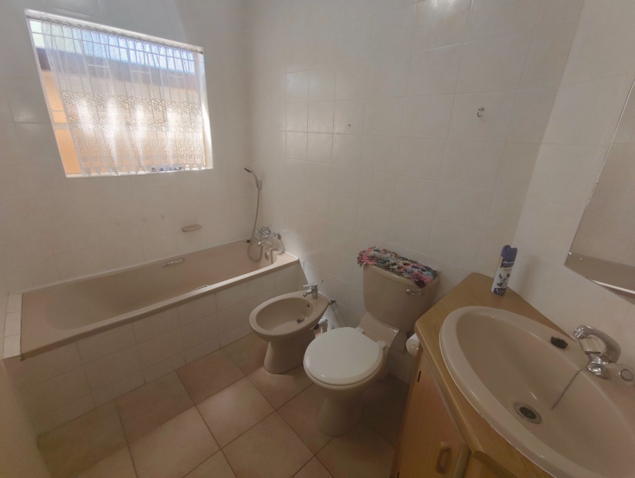 To Let 3 Bedroom Property for Rent in Fleurdal Free State